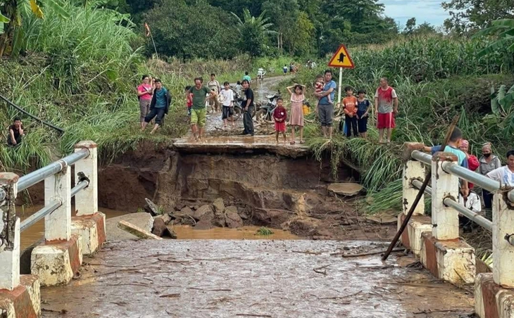 Ngầm tràn Ia Rsai bị trôi sau bão Kalmaegi, cô lập 521 người dân - Ảnh 3.