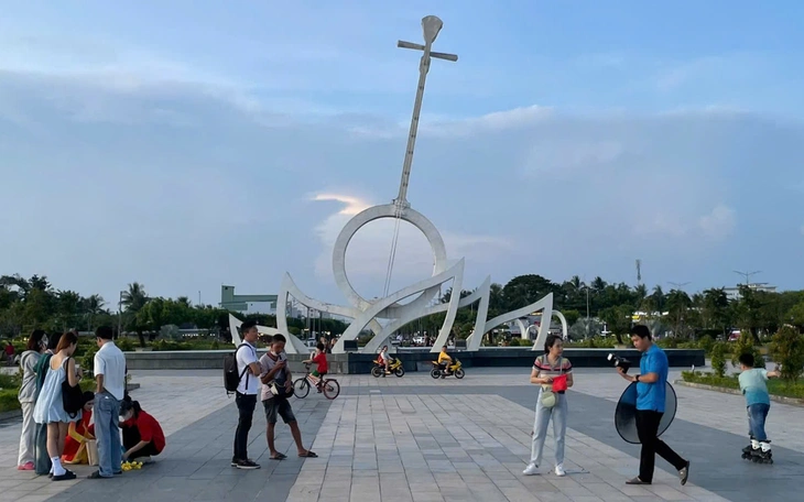 Trao giải nhất thiết kế biểu trưng tỉnh Đắk Lắk cho tác giả người Đà Nẵng - Ảnh 8.