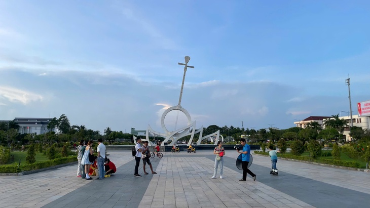 Cà Mau thưởng 100 triệu đồng cho giải nhất cuộc thi thiết kế logo mới cho tỉnh - Ảnh 1.