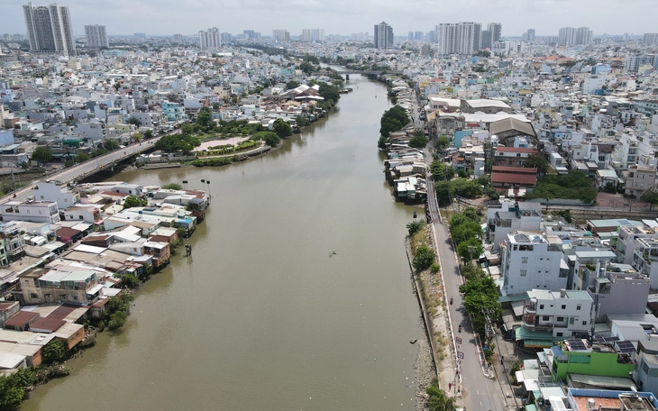 Dân ven rạch Bà Lớn than khổ, người có nhà phải thuê trọ vì ngại nước dâng - Ảnh 13.