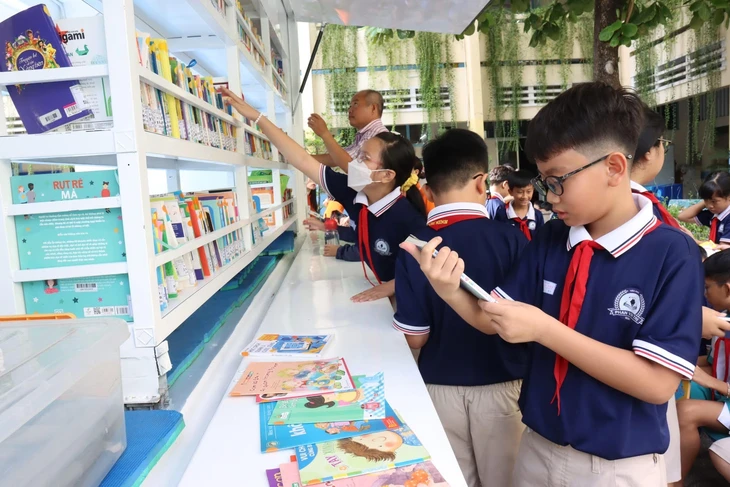 Trường xin không nhận hoa ngày 20-11, mong được đổi thành sách, tập cho học trò- Ảnh 1. Trường xin không nhận hoa ngày 20-11, mong được đổi thành sách, tập cho học trò - Ảnh 1.