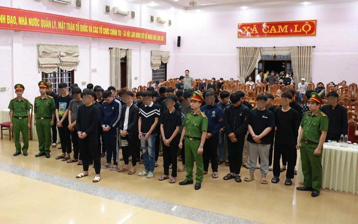 Sắp xét xử vụ hàng chục thanh niên đeo khăn quàng đỏ hẹn nhau hỗn chiến gây náo loạn đường Tô Ký - Ảnh 2.