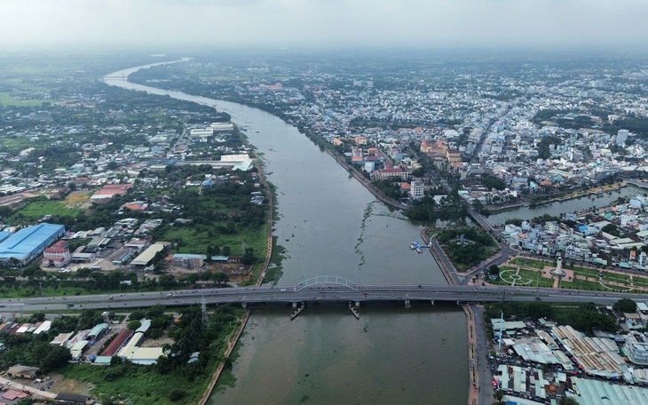 Thời tiết hôm nay 9-11: Tiết trời đất liền khô ráo, Biển Đông có bão gần - Ảnh 2.