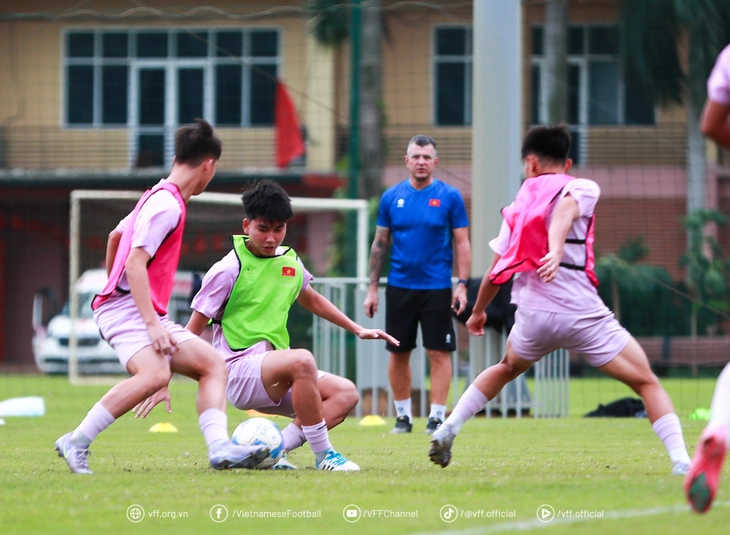 U17 Việt Nam thắng đội J-League 2 - Ảnh 1.