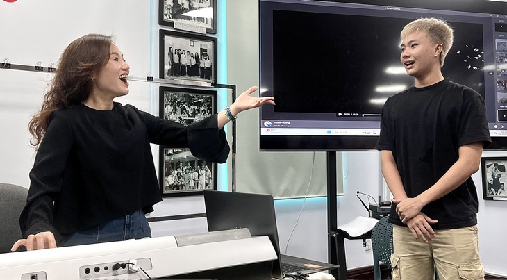 Sôi nổi buổi học đa kỹ năng của sinh viên Trường ĐH Nguyễn Tất Thành với ca sĩ Thu Phượng- Ảnh 4. sinh viên - Ảnh 4.