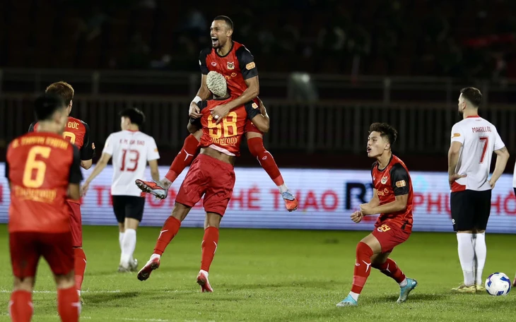 Cầu thủ Việt kiều Anh có bàn thắng lịch sử ở V-League - Ảnh 4.