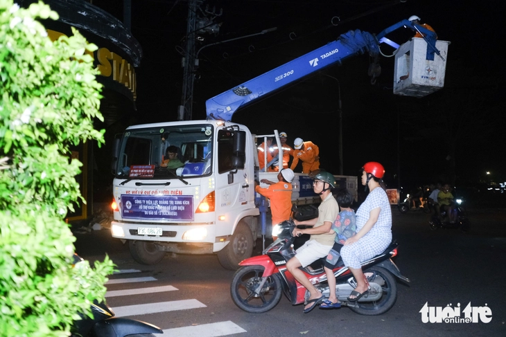 Ngành điện tăng viện thêm 1.000 kỹ sư, công nhân khắc phục lưới điện tại Gia Lai, Đắk Lắk - Ảnh 1.