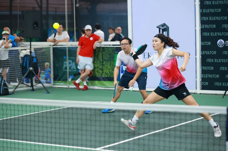 Các y bác sĩ thi đấu Pickleball để gây quỹ cho bệnh nhân ung thư - Ảnh 2. gây quỹ - Ảnh 2.