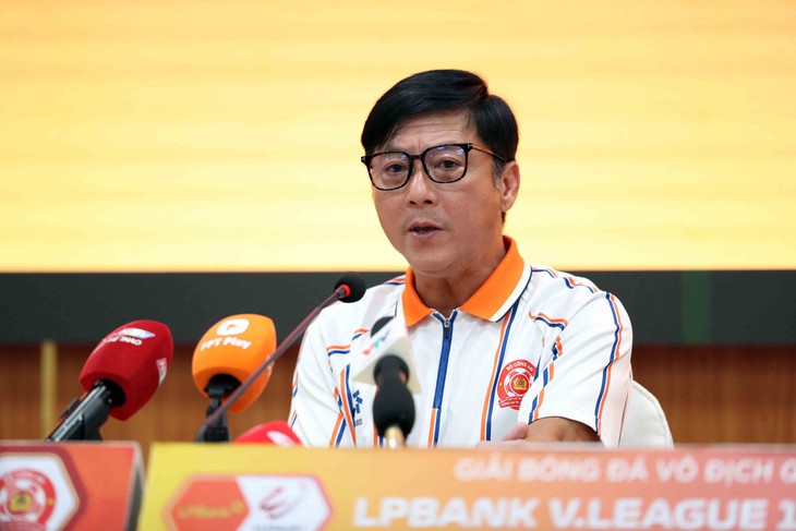 HLV Lê Huỳnh Đức: CLB Công An TP.HCM xứng đáng giành chiến thắng hơn là trận thua - Ảnh 1.