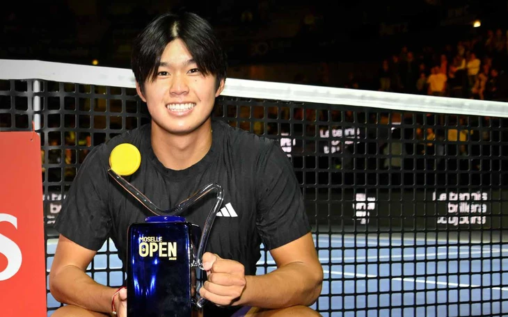 Lên ngôi vô địch, tay vợt gốc Việt sánh ngang Alcaraz và Sinner - Ảnh 2.