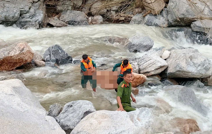 Nhóm trẻ em miền núi Đà Nẵng tắm suối bị nước cuốn trôi, 1 chết đuối, 1 mất tích - Ảnh 1.