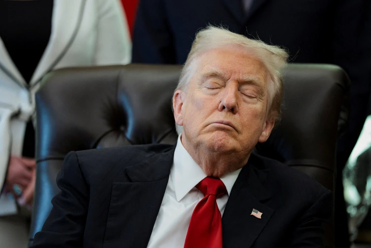 Chính trường Mỹ cãi nhau ông Trump có ngủ gật hay không - Ảnh 1. Trump - Ảnh 1.