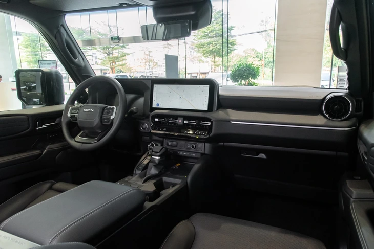 Toyota Land Cruiser Prado - Ảnh 7.