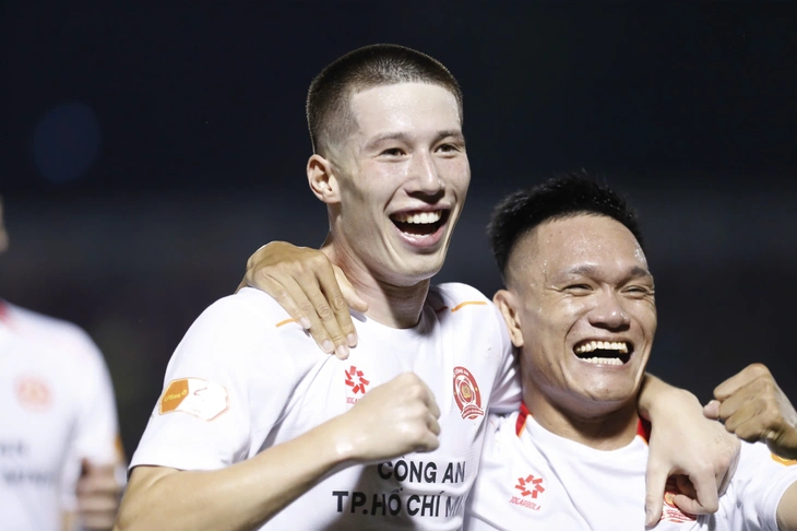 Việt kiều Anh - Ảnh 2.