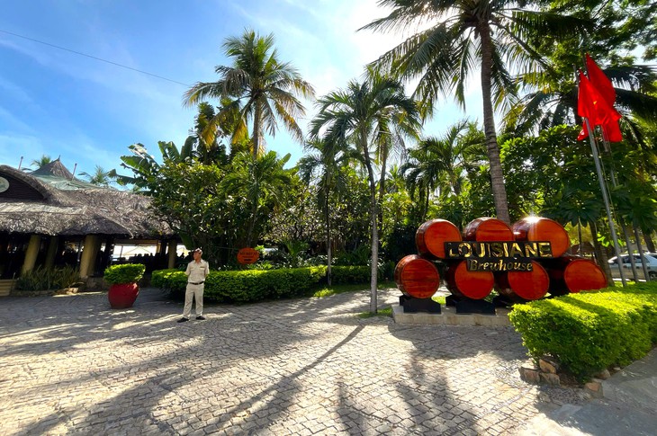 Thu hồi 'đất vàng' khu nhà hàng Louisiane nổi tiếng bên bờ biển Nha Trang - Ảnh 2.