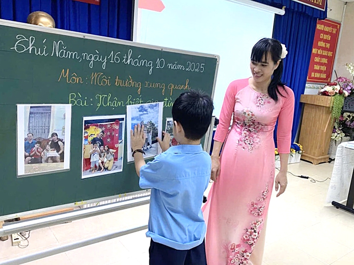 Chọn trường cho trẻ tự kỷ: Nên học hòa nhập hay chuyên biệt? - Ảnh 1. tự kỷ - Ảnh 1.