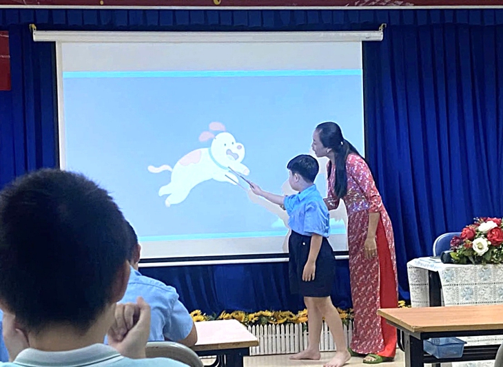 Chọn trường cho trẻ tự kỷ: Nên học hòa nhập hay chuyên biệt? - Ảnh 2. tự kỷ - Ảnh 2.