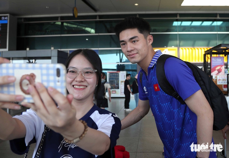 Tuyển U22 Việt Nam lên đường sang Thái Lan dự SEA Games 33 - Ảnh 1.
