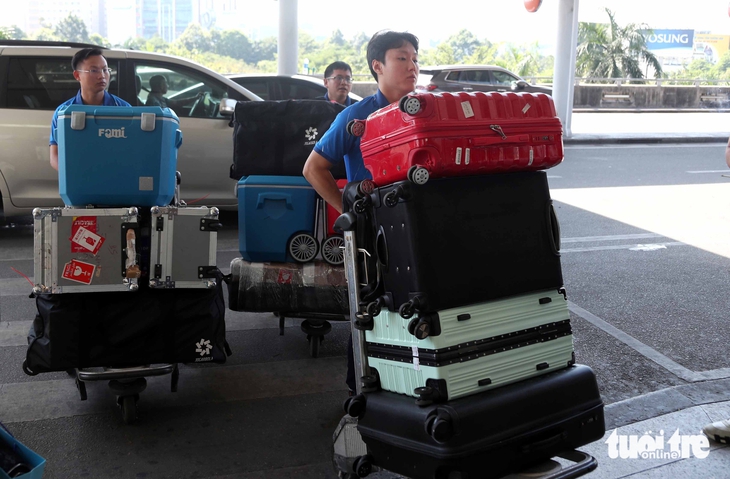 Tuyển U22 Việt Nam lên đường sang Thái Lan dự SEA Games 33 - Ảnh 8.