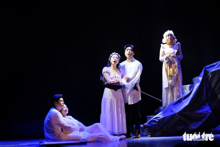 Hồng Vân xúc động khi Nguyệt hạ giành giải vàng Liên hoan sân khấu quốc tế - Ảnh 2.