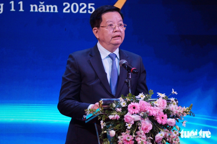 50 tác phẩm văn học nghệ thuật tiêu biểu gọi tên Bảo Ninh, Nguyễn Huy Thiệp, Lưu Quang Vũ, Trần Tiến - Ảnh 2. Nguyễn Huy Thiệp - Ảnh 3.