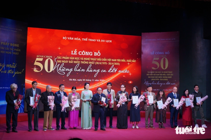 50 tác phẩm văn học nghệ thuật tiêu biểu gọi tên Bảo Ninh, Nguyễn Huy Thiệp, Lưu Quang Vũ, Trần Tiến - Ảnh 3. Nguyễn Huy Thiệp - Ảnh 4.