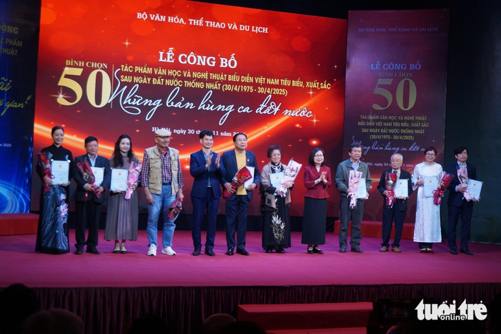 50 tác phẩm văn học nghệ thuật tiêu biểu gọi tên Bảo Ninh, Nguyễn Huy Thiệp, Lưu Quang Vũ, Trần Tiến - Ảnh 4. Nguyễn Huy Thiệp - Ảnh 5.