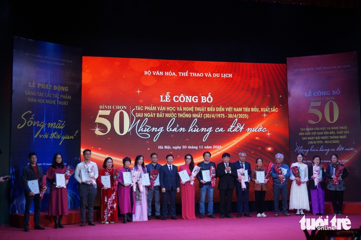 50 tác phẩm văn học nghệ thuật tiêu biểu gọi tên Bảo Ninh, Nguyễn Huy Thiệp, Lưu Quang Vũ, Trần Tiến - Ảnh 6. Nguyễn Huy Thiệp - Ảnh 7.