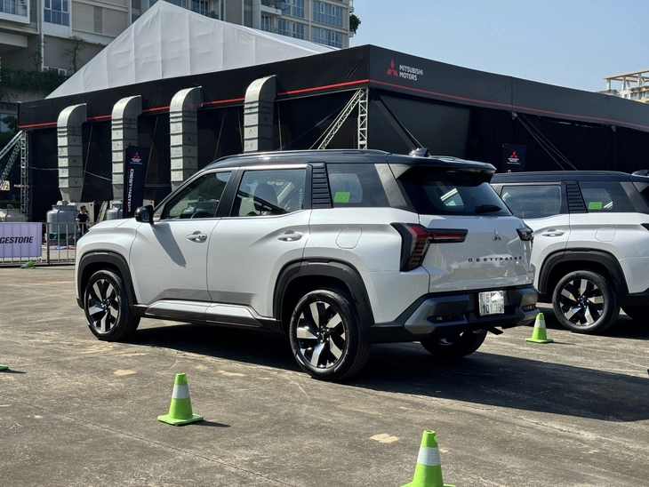 Mitsubishi Destinator - Ảnh 7.