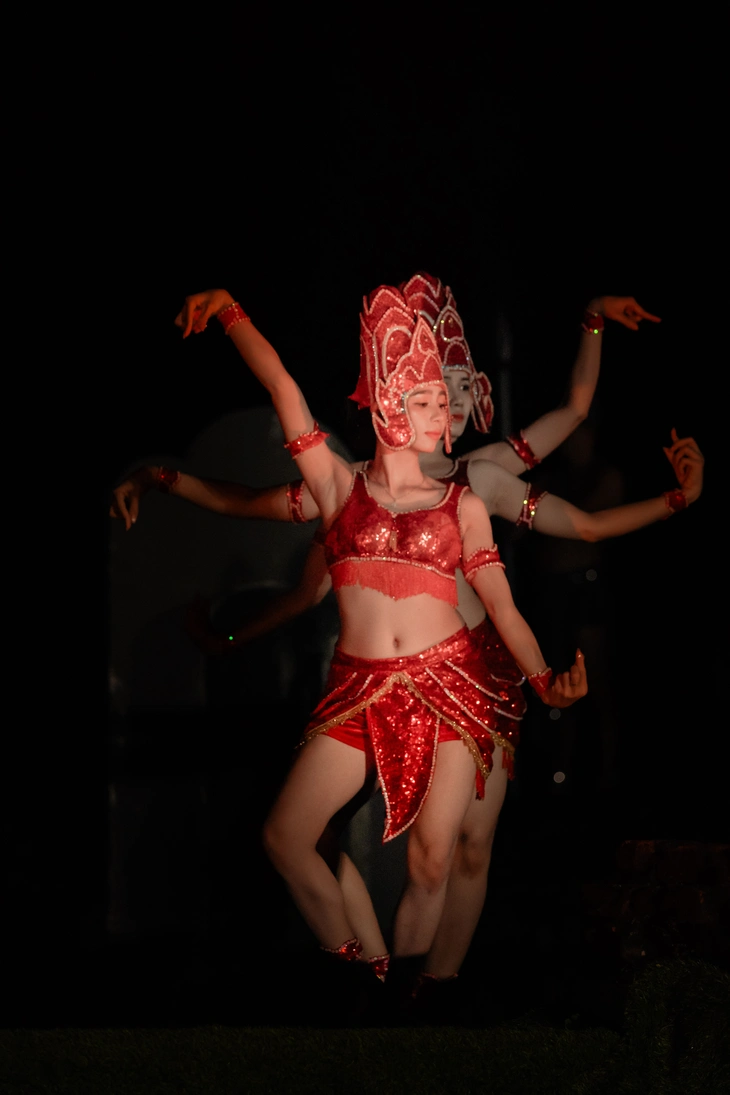 Mãn nhãn với show diễn 'Đêm Mỹ Sơn huyền thoại' trong không gian tháp cổ ngàn năm- Ảnh 4. Mãn nhãn show diễn 'Đêm Mỹ Sơn huyền thoại' trong không gian tháp cổ ngàn năm - Ảnh 4.