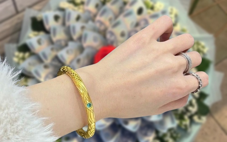 Nheo mắt để coi cô gái Philippines 'uốn dẻo' ra... chữ - Ảnh 5.