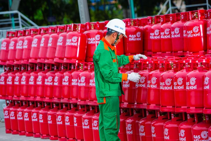 Giá gas bán lẻ trong nước tăng dịp cuối năm - Ảnh 1.