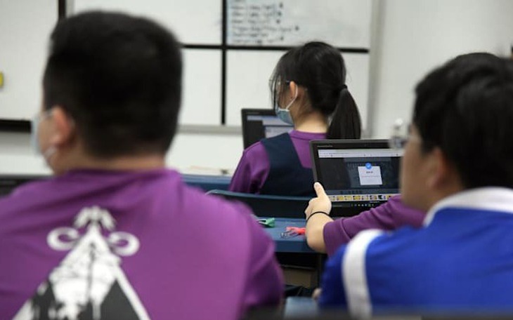 Giờ ra chơi không điện thoại: Bảo vệ sức khỏe tinh thần cho học sinh - Ảnh 2.