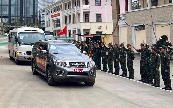 Khởi công dựng lại nhà cho người dân vùng lũ - Ảnh 3.