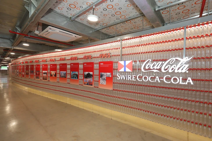 Coca-Cola Việt Nam xác lập kỷ lục với tác phẩm nghệ thuật từ bao bì nhựa tái chế lớn nhất - Ảnh 2.