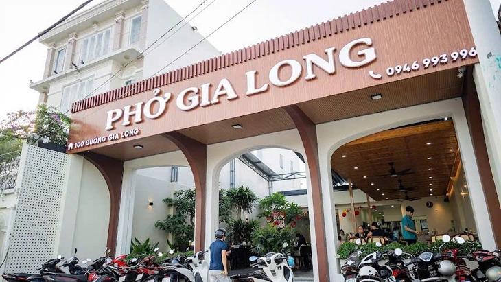 Tour một ngày đến Lái Thiêu: Ăn phở Gia Long, trải nghiệm gốm Thủ Biên - Ảnh 5. phở Gia Long - Ảnh 5.