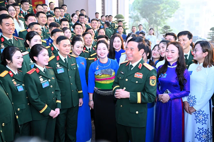 Bộ trưởng Phan Văn Giang yêu cầu thực hiện tốt 'hai xung kích' và 'hai sẵn sàng' - Ảnh 1.