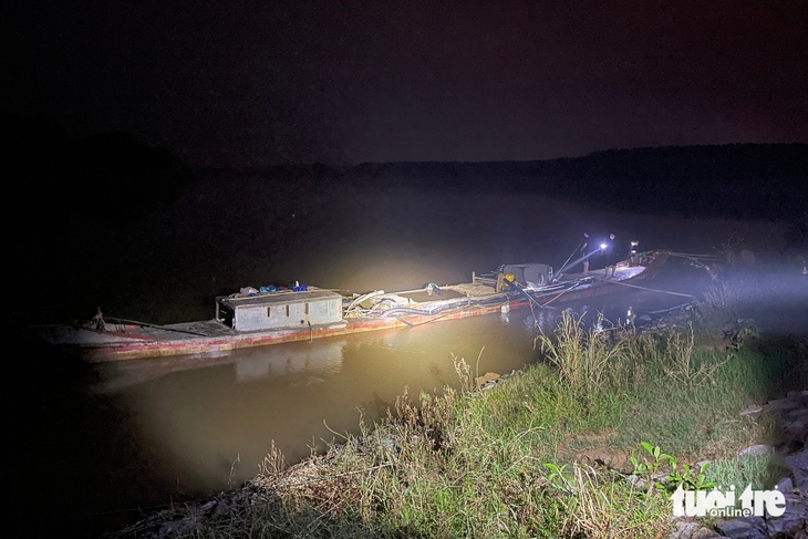 Siết chặt quản lý sau phản ánh của Tuổi Trẻ về khai thác cát lậu trên sông Thạch Hãn - Ảnh 3.