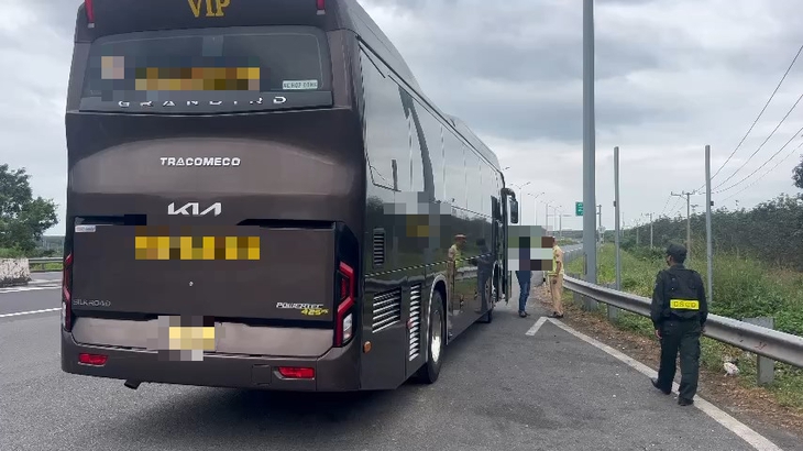 Xe khách giường nằm 'không có hợp đồng' chạy trên cao tốc bị Cục Cảnh sát giao thông xử lý - Ảnh 3.