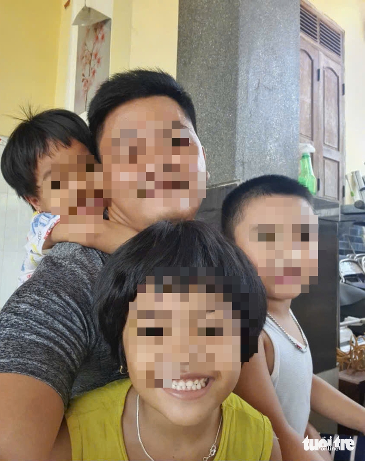 Công an xác minh dấu hiệu hành hạ con đối với người cha xích chân con gái - Ảnh 3.