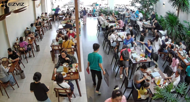 Tour một ngày đến Lái Thiêu: Ăn phở Gia Long, trải nghiệm gốm Thủ Biên - Ảnh 2. phở Gia Long - Ảnh 2.