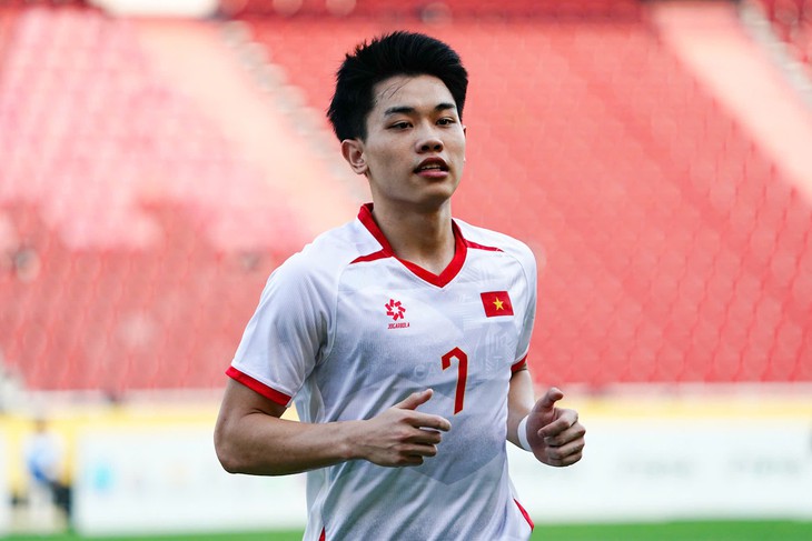 Đình Bắc chấp hành án phạt nghỉ 2 trận ở Asian Cup 2027 - Ảnh 1.