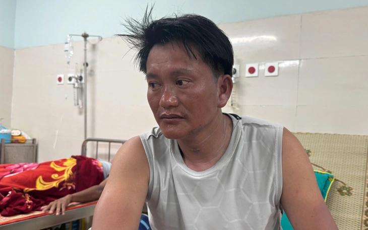 Hai học sinh cứu người đuối nước nhận huy hiệu Tuổi trẻ dũng cảm - Ảnh 3.