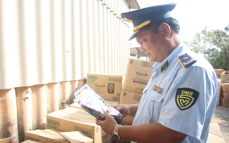 Bắt giám đốc công ty vì san chiết 212 bao đường cát trắng có nguồn gốc từ nước ngoài - Ảnh 2.