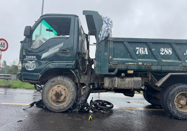 vượt đèn đỏ - Ảnh 1.