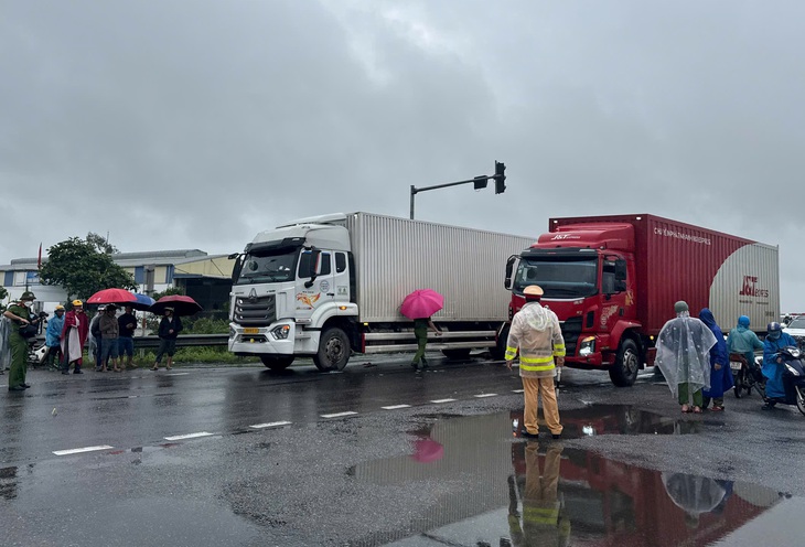 vượt đèn đỏ - Ảnh 2.