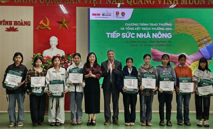 Vay không lãi, khi trả lại tiền đúng hạn người dân được tặng thêm 4 triệu đồng - Ảnh 2.