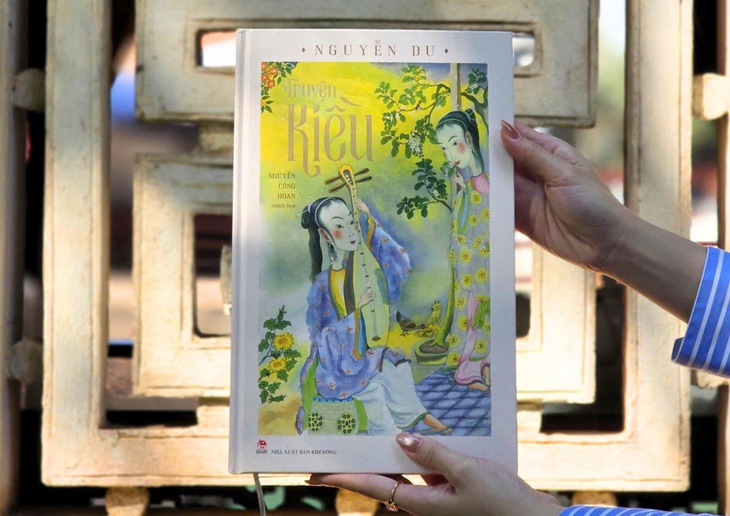 Ấn bản ‘Truyện Kiều’ mới với minh họa của Nguyễn Công Hoan - Ảnh 1. Ấn bản ‘Truyện Kiều’ mới với minh họa của Nguyễn Công Hoan - Ảnh 1.