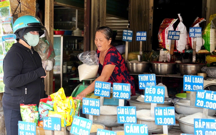 Những cổ phiếu nào đang sinh lời vượt mức tăng 80% của vàng miếng? - Ảnh 2.