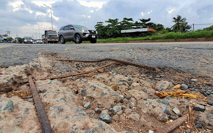 Trạm thu phí BOT quốc lộ 51 nguy cơ sập, BVEC dùng dằng, Sở Xây dựng TP.HCM chốt ngày phải dỡ - Ảnh 2.